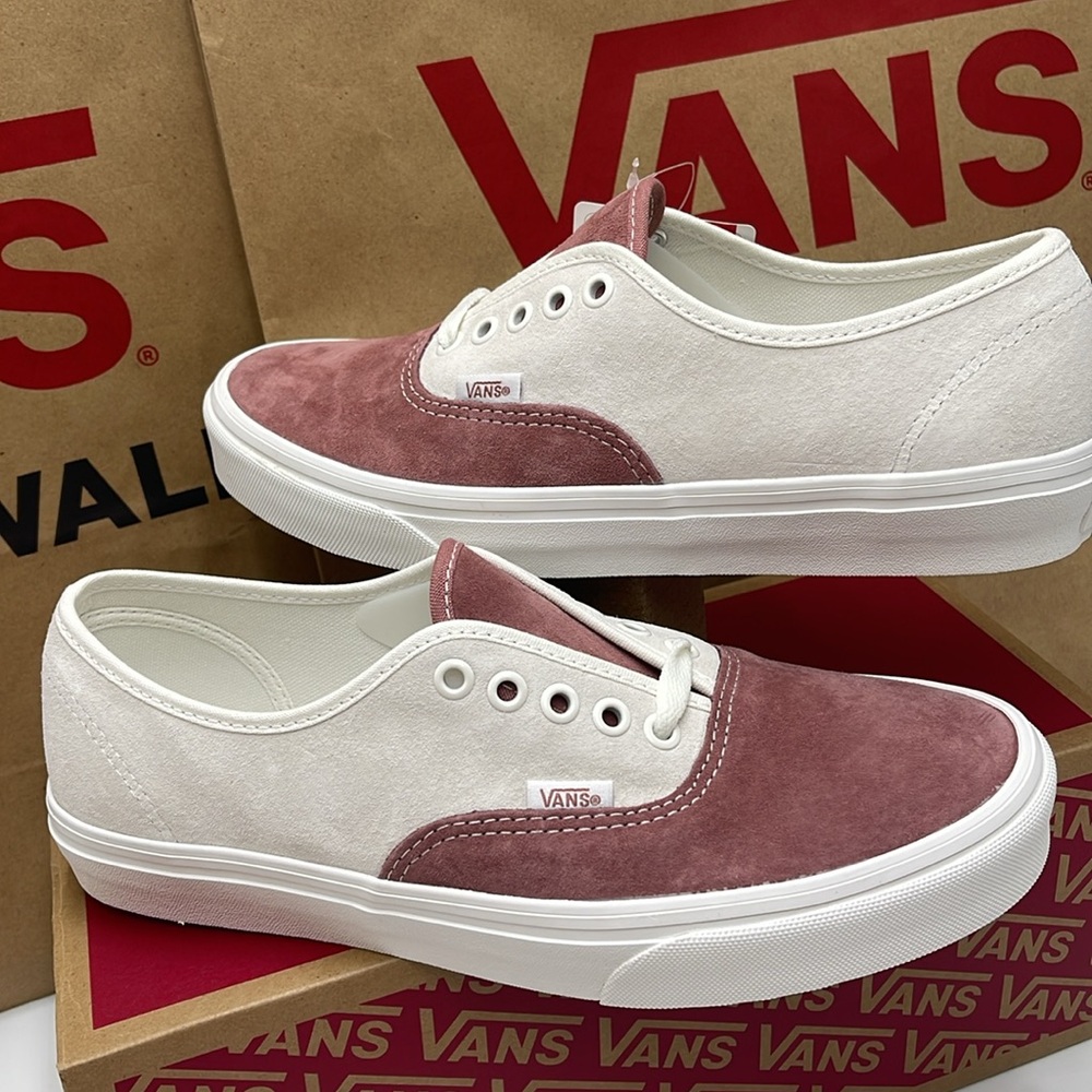 Vans Men’s Authentic Pig Suede Withered Rose
VN000BW5CHO
Sneakers - Picture 10 of 16